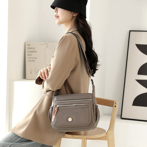 Sac à bandoulière/croisé décontracté pour femme en nylon imperméable multicouche, grande capacité, motif renard coloré, idéal pour l'été - Product Image 3