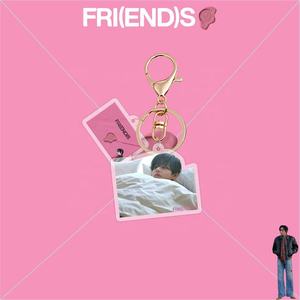 Venta al por mayor KPOP Idol <span class=keywords><strong>Kim</strong></span> <span class=keywords><strong>Tae</strong></span> <span class=keywords><strong>Hyung</strong></span> Bangtan Boys <span class=keywords><strong>V</strong></span> FRI(END)S Llavero de plástico Llavero Acrílico - Product Image 2