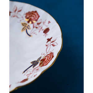 Gabriella P. Support avec des fleurs rouges, outils élégants pour la présentation de desserts et de gâteaux - Product Image 1