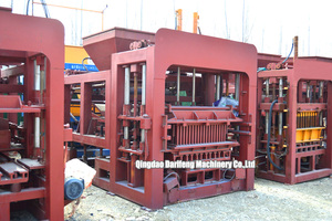 Machine à fabriquer des blocs <span class=keywords><strong>de</strong></span> <span class=keywords><strong>béton</strong></span>, des pavés, des briques creuses et pleines entièrement automatique qt12-15, provenant d'un fabricant chinois - Product Image 5