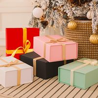 Boîte cadeau rose magnétique en matériaux recyclés écologiques, structure rigide, doublure en éponge, finition mate pour mariages et fêtes