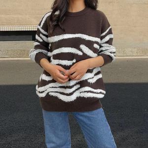 Pull en tricot à rayures <span class=keywords><strong>zèbre</strong></span> pour femme, col rond, boutons aux épaules, manches longues, style décontracté, automne-hiver - Product Image 2