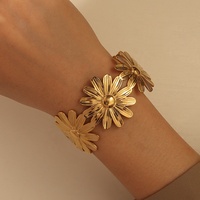 Gelang Manset Terbuka yang Dapat Disesuaikan dari Baja Anti Karat Berlapis Emas 18k Tahun 2026, Gelang Bunga Daisy Tebal untuk Perhiasan Pesta Wanita