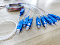 Mini répartiteur de fibre optique PLC 2 voies 4 voies 8 voies câble à fibre optique répartiteur PLC connecteur SC/APC SC/UPC 1x2 1x4 1x8 pour 3G GSM