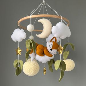Cama colgante hecha a mano para bebé recién nacido, bolas de fieltro de felpa, estilo bohemio, neutral, musical - Product Image 1