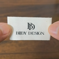 Étiquettes personnalisées en coton biologique avec logo imprimé, étiquettes tissées pliées en bout, impression de marque, étiquettes tissées en coton pour vêtements et chaussures