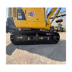 Excavatrice compacte d'occasion en bon état Komatsu PC56-7 à transmission automatique pour projets d'aménagement paysager municipaux, 5,3 tonnes - Product Image 4