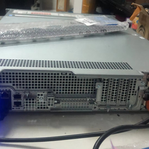 Serveur en rack 1U PowerEdge R540 Argent 4210 avec contrôleurs H330/H730/H740P, processeur 2,1 GHz - Garantie de 3 ans en stock - Product Image 1
