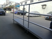 Rampe de scène en alliage d'aluminium avec garde-corps, hauteur 1,5 m, planches de scène 1,22 x 1,22 m