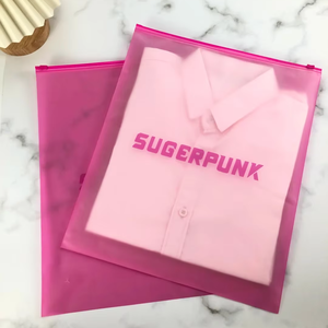 Maßgefertigter Kunststoff-<span class=keywords><strong>PVC</strong></span>-Ziplock-Beutel Rosa Mattierter Reißverschlussbeutel für Kleidung, Unterwäsche, Socken, Geschenkverpackungen - Product Image 1