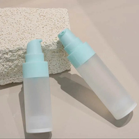 Bouteille sous vide carrée en PET PP givrée verte transparente sans gaz pour le nettoyant facial et le conditionneur Emballage de forme carrée