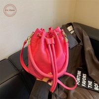 Sac seau en PU avec logo embossé personnalisé, imperméable, pour femme, bandoulière, couleur tendance, sac seau pour femme