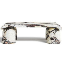 Table basse de luxe en marbre Dream Home avec base sculptée en forme de champignon et bords incurvés pour salon