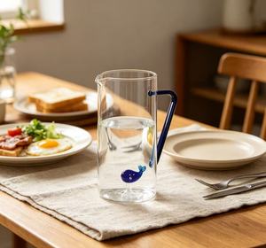 Pichet en verre avec poignée colorée personnalisée OEM/ODM, résistant à <span class=keywords><strong>la</strong></span> chaleur, avec motif 3D artisanal pour <span class=keywords><strong>la</strong></span> décoration - Product Image 3