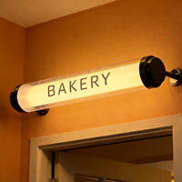 Boîte à lumière LED rectangulaire personnalisée en usine, entièrement éclairée, en acrylique + acier inoxydable, écologique, panneau décoratif pour publicité extérieure de magasin