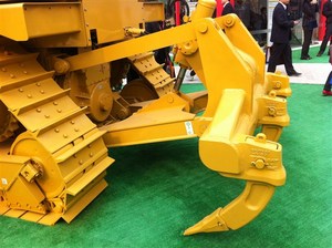 Bulldozer Usado de Marca Reconocida D155, Fabricado en Japón, con Cabrestante de 15000 kg y Capacidad de Excavación de 7.8 m de Altura - Product Image 4