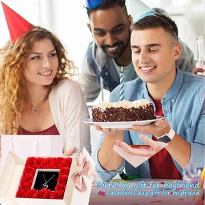 قلادة على شكل قلب من <span class=keywords><strong>Love</strong></span>-y-<span class=keywords><strong>Love</strong></span>-Languages هدايا عيد ميلاد مخصصة للنساء - Product Image 3