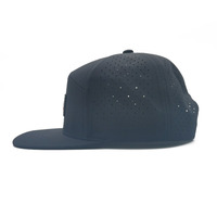 Casquettes de sport pour hommes Vintage Bulk Custom 7 Panel Silicone Patch Logo Découpe Laser Trou Noir Bord Plat