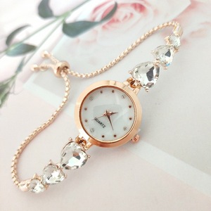นาฬิกาแฟชั่น zircon สำหรับผู้หญิงใหม่พร้อมสร้อยข้อมือเพชรรูปหัวใจสีพีชสำหรับนักเรียนหญิงสร้อยข้อมือแบบดึงออกสำหรับการค้าต่างประเทศ - Product Image 2