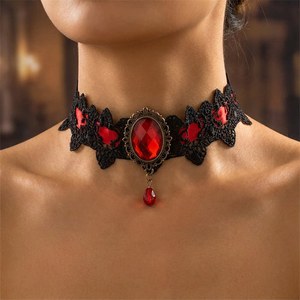 Collana Girocollo Gotica Nera in Pizzo con Ciondolo in Cristallo Rosso, Catena Stratificata, Stile Vittoriano, Accessorio Gotico Regolabile per Donne - Product Image 3