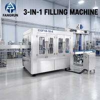 Machine de remplissage et de bouchage entièrement automatique à grande vitesse (6000 BPH) pour bouteilles PET d'eau potable pure et minérale