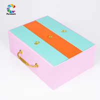 Boîte cadeau personnalisée à trois tiroirs avec poignée, en papier d'art et carton, avec logo personnalisé en relief