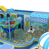 Produit phare : Équipement de jeu intérieur pour centre commercial, écologique, avec tunnel coulissant bleu, mur alvéolé et mini piste de jeu, intégrant un comptoir d'accueil