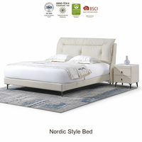 Cadre de lit moderne en bois massif blanc crème élégant, capitonné et rembourré, avec tête de lit cousue pour un lit moelleux, chambre contemporaine