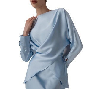 Elegante <span class=keywords><strong>Traje</strong></span> de Satén Antiarrugas de Corte Regular para Mujer, Conjunto de Dos Piezas con Top de Manga Larga y Falda con Lazo - Product Image 1
