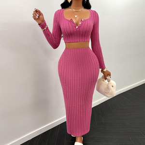 ชุดเซ็ต 2 ชิ้น เสื้อแขนยาวคอวีสีพื้นแบบเซ็กซี่ กระโปรงยาวทรงเข้ารูปครึ่งตัว แฟชั่นสำหรับผู้หญิง - Product Image 1