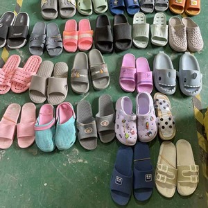Lotti di liquidazione scarpe usate Casual <span class=keywords><strong>da</strong></span> <span class=keywords><strong>uomo</strong></span> <span class=keywords><strong>ciabatte</strong></span> <span class=keywords><strong>da</strong></span> donna dell'usato Unisex inverno autunno cina <span class=keywords><strong>lotto</strong></span> all'ingrosso di seconda mano - Product Image 5