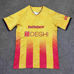 Tenue de football d'été Nouvelle saison 2025/26 Maillot domicile et extérieur Lecce Manches courtes Uniforme Compétitions de clubs européens - Product Image 1