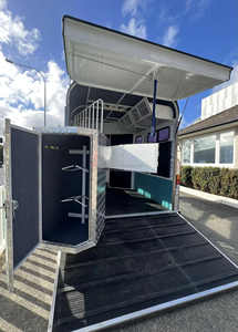 Neu eingetroffen: <span class=keywords><strong>2</strong></span>-Pferde-Winkelpferdeanhänger mit Wohnbereich für Camping, Reiten und Pferderennen - Product Image 5