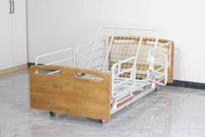 Cama de Hospital para Cuidado en el Hogar con Altura Ajustable, Cabecera de Roble Macizo, Superficie de Malla, Ruedas Silenciosas de 5 Pulgadas, Operación Manual - Product Image 4