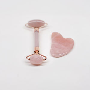 批发护肤工具定制天然面部按摩水晶滚筒玫瑰石英面玉辊刮痧套装 - Product Image 4