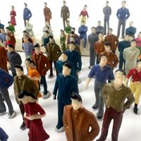 Figuras de Personas en Poses de Pie y Sentadas, Escala HO y N, Multiescala, para Maquetas Arquitectónicas, Dioramas y Escenografía