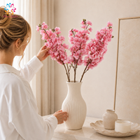 Vente en gros de branches de fleurs de cerisier artificielles au toucher réel, fleurs de sakura roses pour la décoration de mariage, d'événements et de la maison, arrangement floral