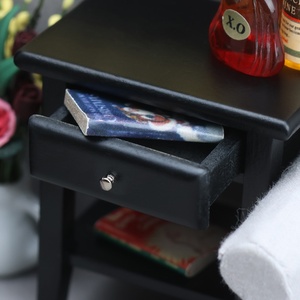 1:12 인형의 집 장식품 모던 미니멀리스트 블랙 원목 침대 옆 테이블 거실 사이드 캐비닛 - Product Image 2
