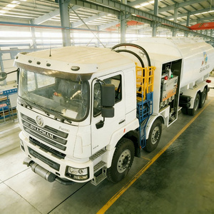 Camion-citerne d'aviation grand format pour le transport et la distribution de carburant en vrac, modèle international 8x4 30000L Shacman - Product Image 4