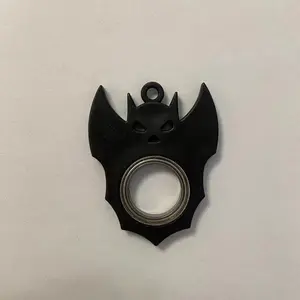 Lucu plastik pengurang kecemasan gantungan kunci spinner dengan kecocokan bercahaya gantungan kunci ninja Anda spinner karambit untuk kunci