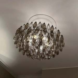 Murano Grand Lustre Finition Laiton Fumée et <span class=keywords><strong>Verre</strong></span> Clair <span class=keywords><strong>Lampe</strong></span> <span class=keywords><strong>Suspension</strong></span> Poliedri pour Banquet Restaurants - Product Image 2