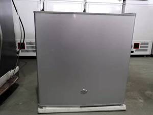 Mini réfrigérateur <span class=keywords><strong>solaire</strong></span> à porte unique de 50 litres pour bateaux, mer, alimentation CC <span class=keywords><strong>12</strong></span> <span class=keywords><strong>volts</strong></span>, 2 couches, compresseur portable d'occasion pour le ménage - Product Image 4