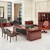 Bureau de direction moderne avec panneau frontal finition brillante effet bois et armoire de rangement latérale