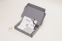Ensemble d'emballage de luxe pour bijoux : Présentoir à boucles d'oreilles, Tissu anti-poussière, Boîte à tiroir personnalisée, Pochette, Cartes de remerciement imprimées, Boîte d'expédition