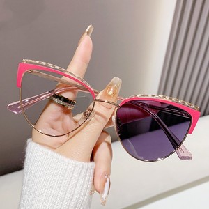 <span class=keywords><strong>Occhiali</strong></span> <span class=keywords><strong>da</strong></span> <span class=keywords><strong>vista</strong></span> fotocromatici anti-UV <span class=keywords><strong>di</strong></span> alta qualità, con montatura in metallo, anti luce blu, per miopia, con lenti a occhio <span class=keywords><strong>di</strong></span> <span class=keywords><strong>gatto</strong></span>. - Product Image 1