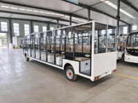 Bus Wisata Listrik dengan Pintu, 20 Kursi untuk Transportasi Staf Resor, Baterai Lithium 400Ah, Jangkauan 150-180km, Afrika