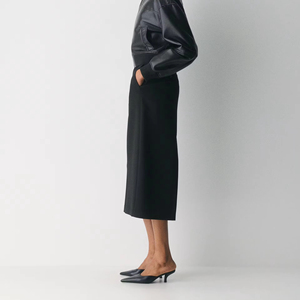 Vestido largo sencillo negro tejido con bolsillos, un vestido informal y de alta calidad para mujer. - Product Image 3