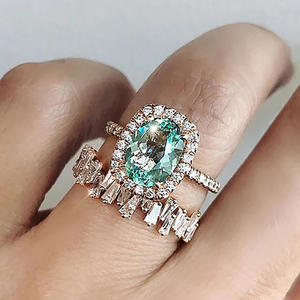 Anillo de Cóctel Q794 en Oro Rosa con Topacio en el Centro, Diamantes con Corte Baguette y Engaste Pavé, Joyería Fina de Compromiso para Mujer - Product Image 1