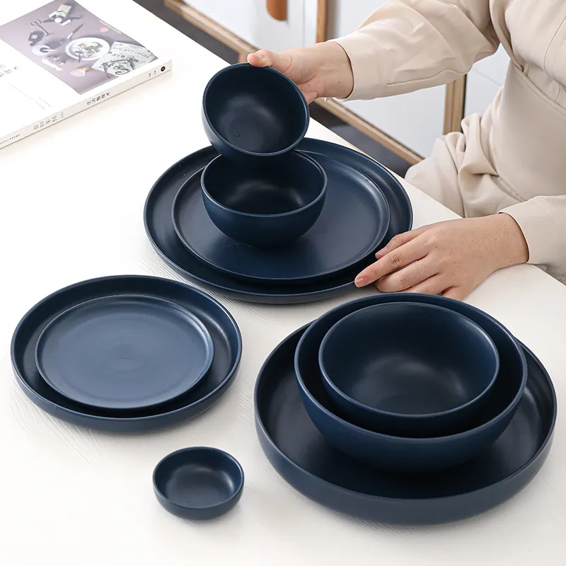 Matte Navy Blue Color Set Porcelain Round Shape Nordic Style Tableware Dinner Rimmed PlatesとBowls Wholesale Dinnerware