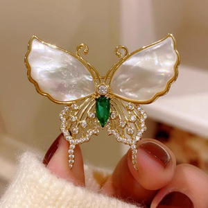 Broche <span class=keywords><strong>papillon</strong></span> de style rétro français super belle, corsage élégant en alliage de zinc plaqué argent, mignon, assorti à tout, décoratif pour femmes - Product Image 1